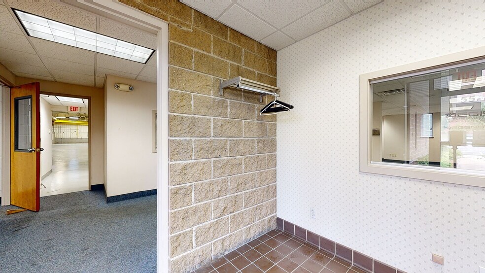 55 Jackson St, Holyoke, MA à vendre - Numérisation 3D de Matterport - Image 3 de 48