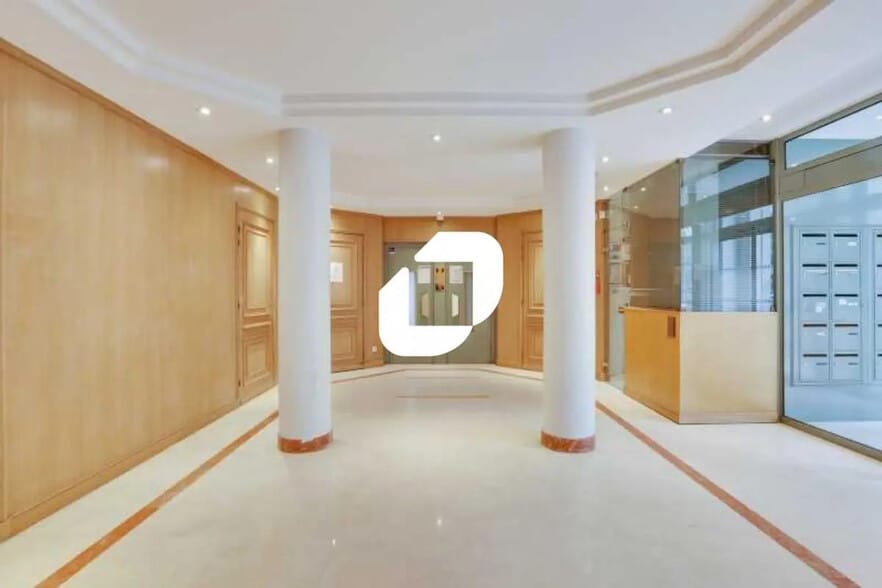 Flex in Paris for lease - Lobby - Image 3 of 36