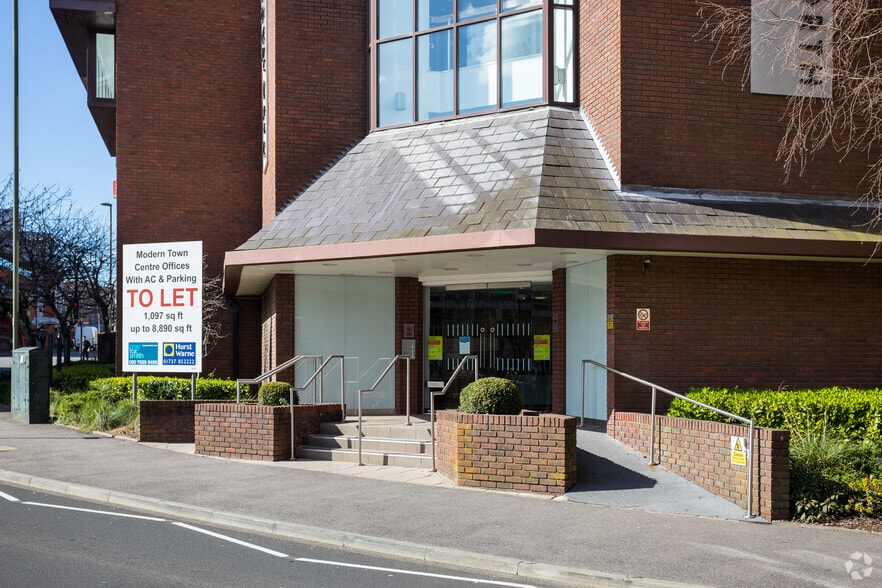 57-65 Station Road, Redhill à louer - Photo du bâtiment - Image 3 de 8