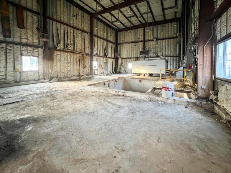 1925 Harvey Ave, East Liverpool, OH for sale - Interior Photo - Image 3 of 4