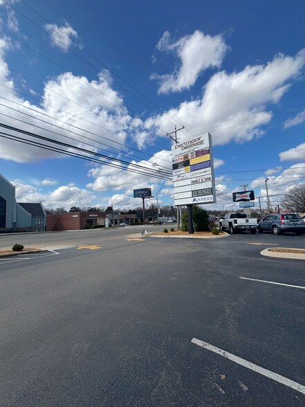 728 S Jefferson Ave, Cookeville, TN à louer - Photo du bâtiment - Image 3 de 9