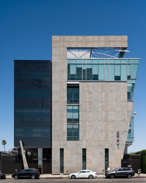 8201 Beverly Blvd, Los Angeles, CA à louer - Photo du bâtiment - Image 2 de 6