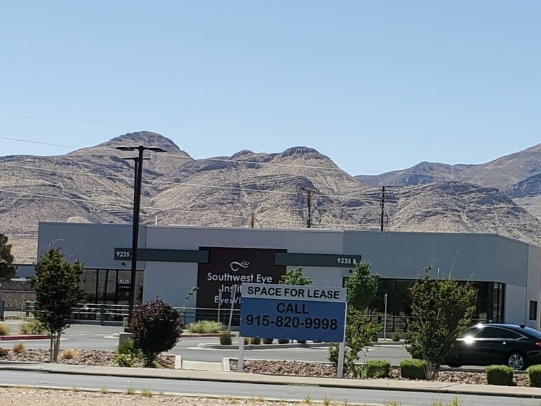 9235 Dyer St, El Paso, TX à louer - Photo du bâtiment - Image 2 de 9