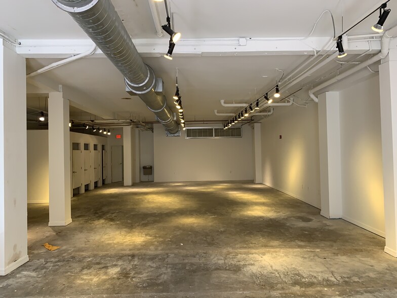 229 8th St, Miami Beach, FL for lease - Interior Photo - Image 2 of 20