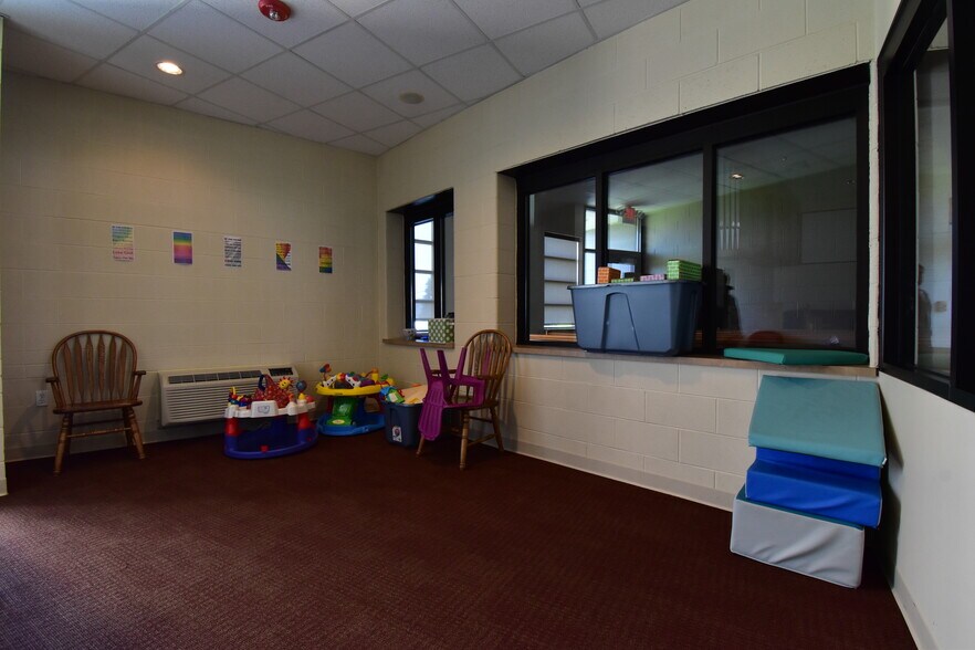 35127 Garfield Rd, Clinton Township, MI à louer - Photo du bâtiment - Image 3 de 6