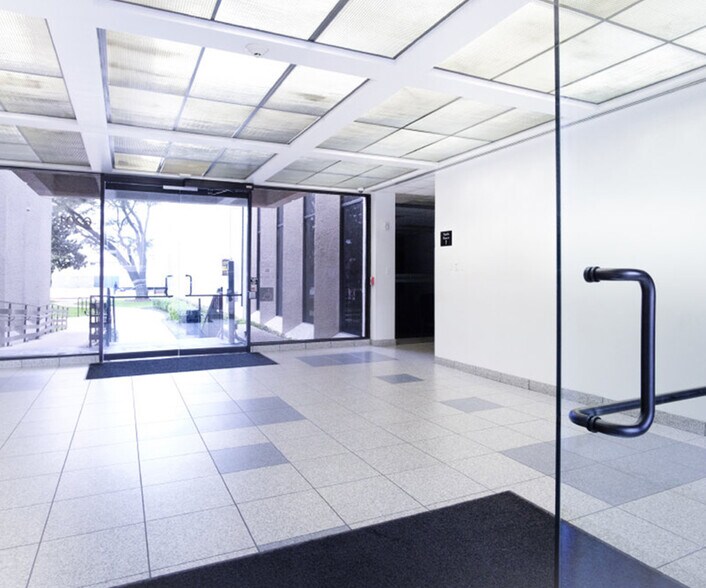 6201 Bonhomme Rd, Houston, TX à louer - Hall d’entrée - Image 2 de 5