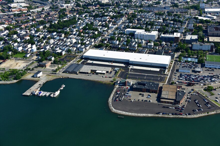 250 Marginal St, Chelsea, MA à louer - Photo du bâtiment - Image 3 de 9