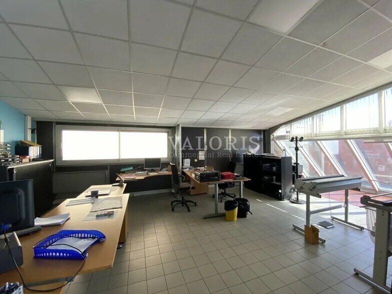 Flex dans Vaulx-en-Velin à louer - Photo du bâtiment - Image 3 de 7