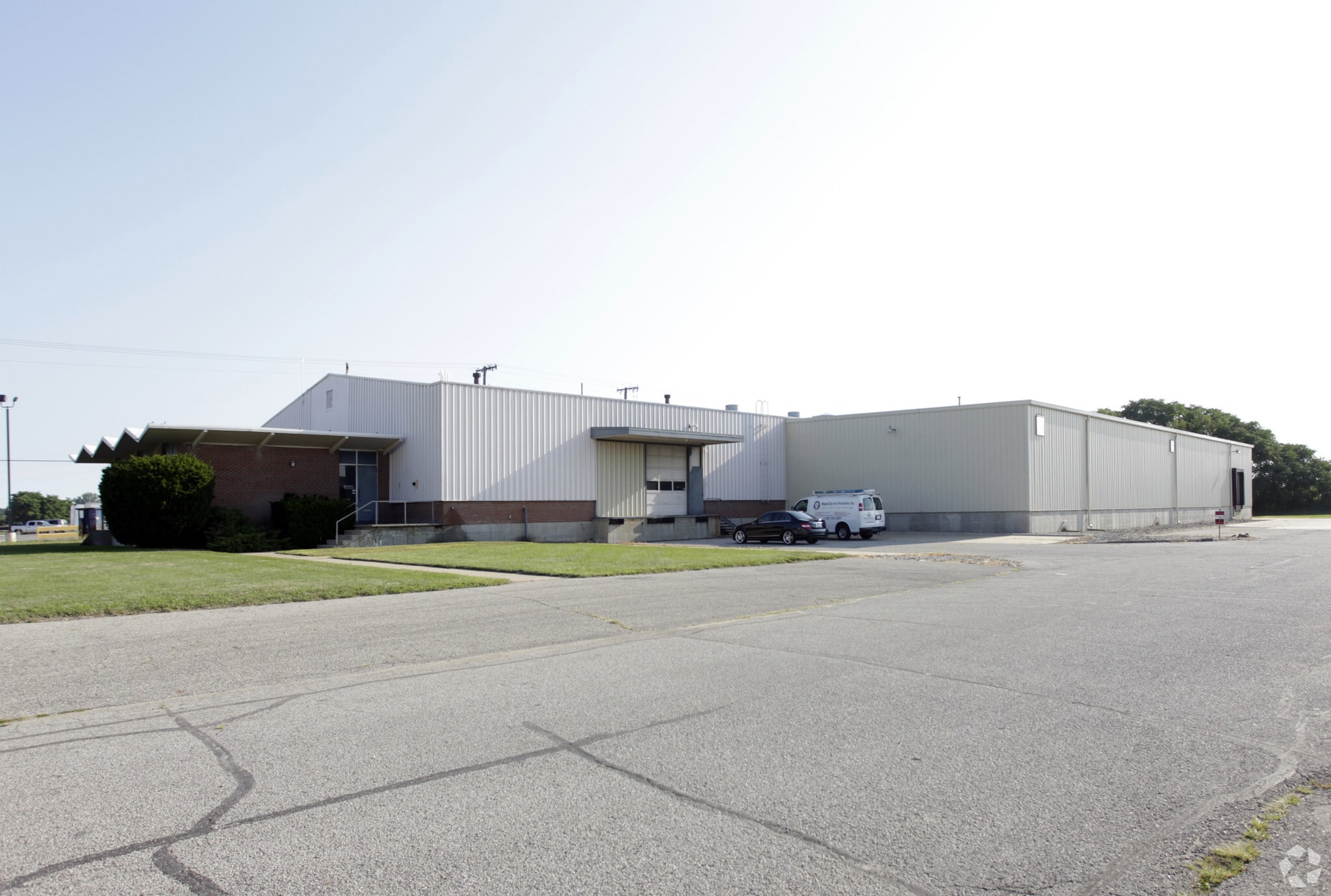 811 S Eisenhower Dr, Goshen, IN for lease Primary Photo- Image 1 of 4