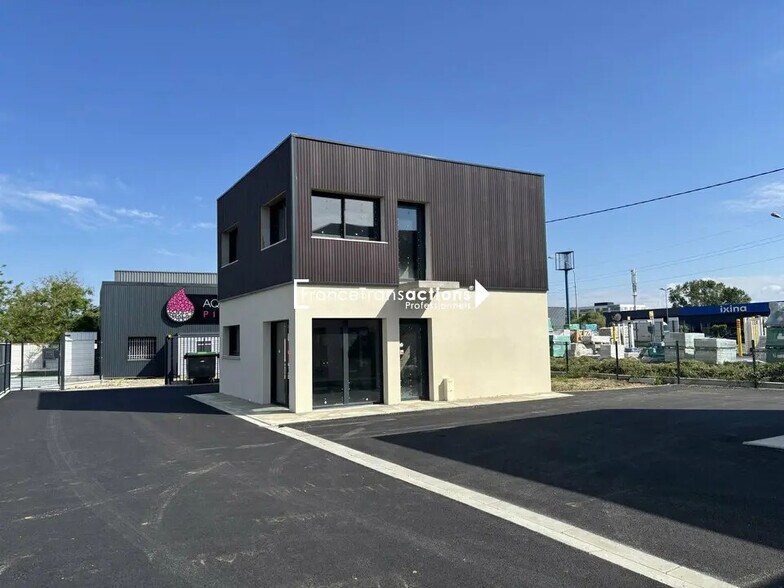 Commerce de détail dans Saint-Alban à louer - Photo du bâtiment - Image 1 de 5