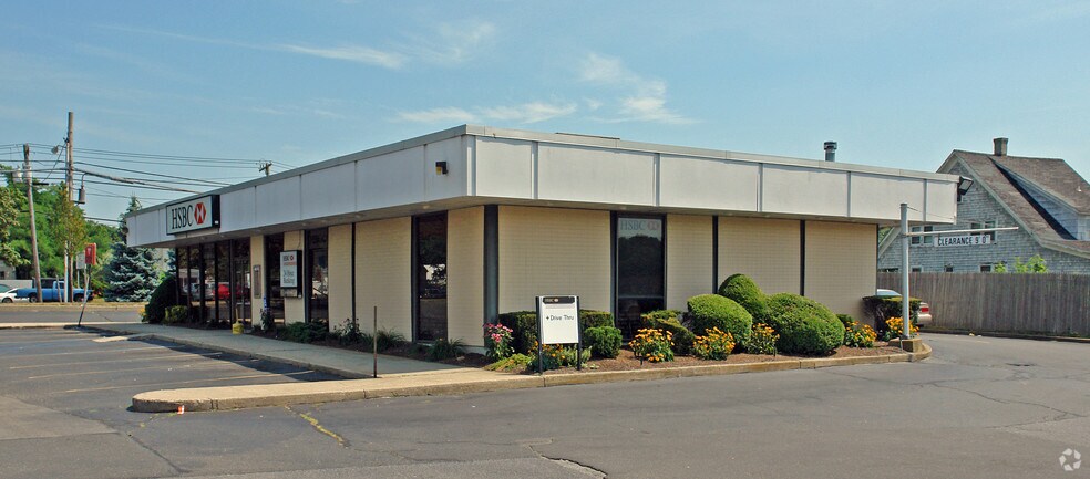 1718 Montauk Hwy, Mastic, NY à louer - Photo du bâtiment - Image 2 de 9