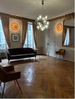 Flex in Paris for lease - Interior Photo - Image 3 of 4