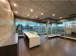 1775 N Sheridan Way, Mississauga, ON à louer Photo intérieure- Image 2 de 9