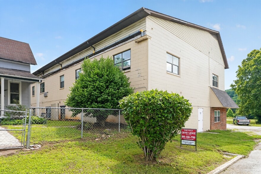 201-302 Sewanee st St, Harriman, TN for sale - Building Photo - Image 2 of 7