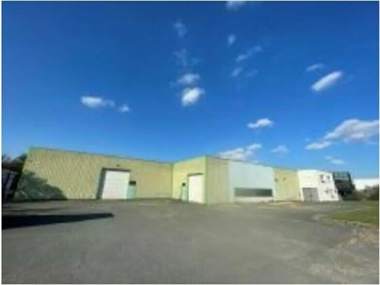 Flex in Reyrieux for lease - Building Photo - Image 1 of 2