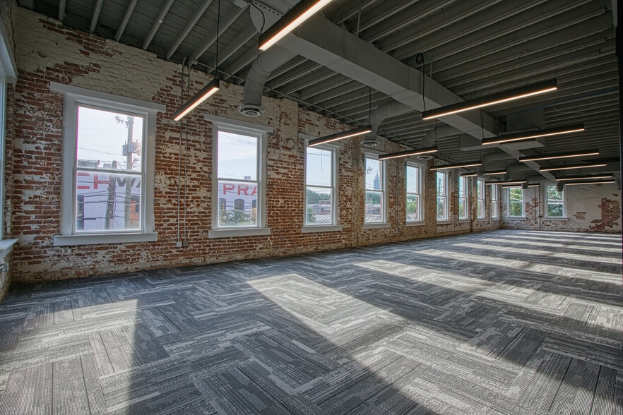 476 Edgewood Ave SE, Atlanta, GA for sale - Interior Photo - Image 2 of 3