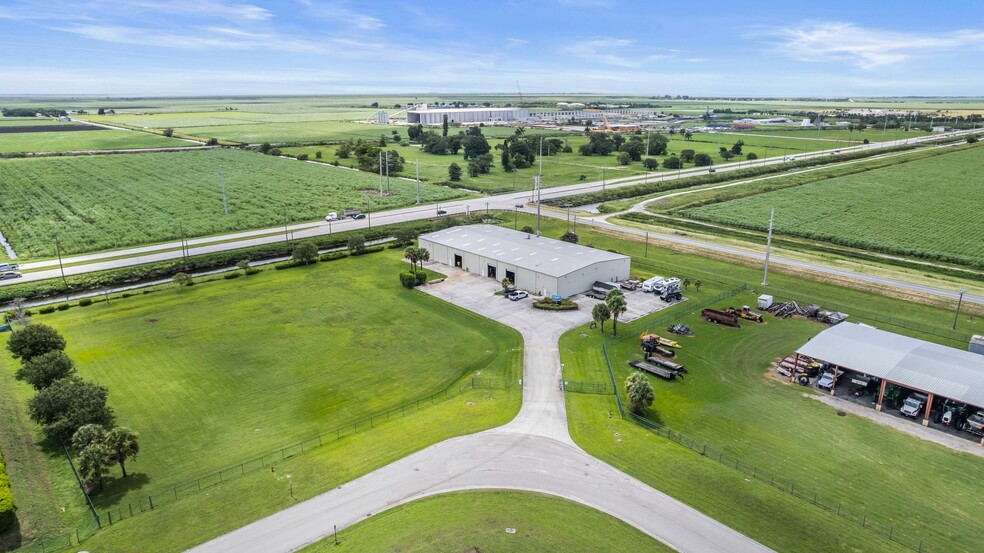 2336 Cypress Ln, Belle Glade, FL à vendre - Photo du b timent - Image 1 de 1