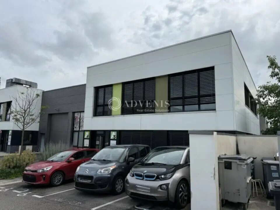 Office in Vaulx-en-Velin for lease Building Photo- Image 1 of 5