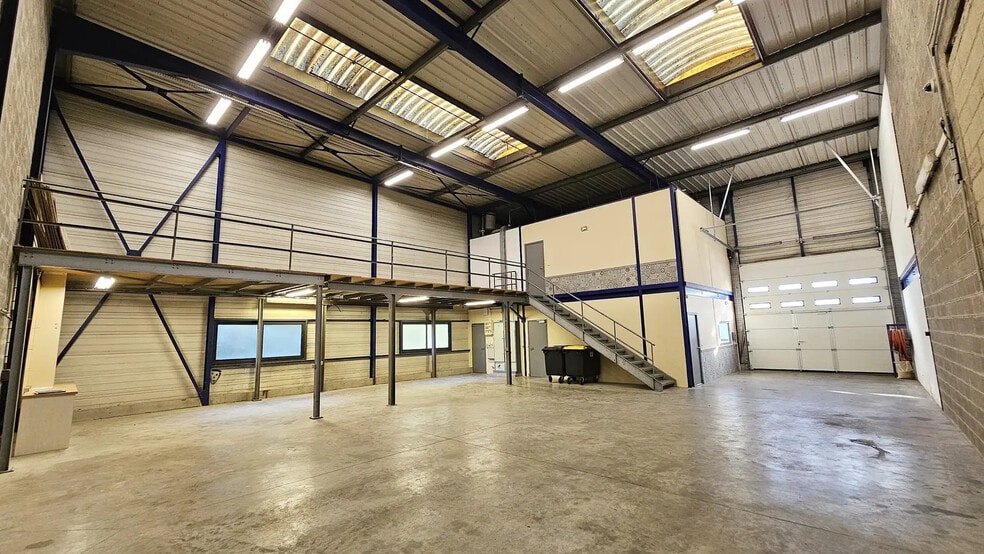 Flex in Champigny-sur-Marne for lease - Interior Photo - Image 1 of 14