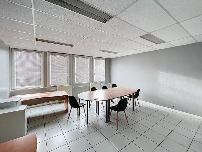 195 Avenue Francis De Pressensé, Vénissieux à louer - Photo intérieure - Image 3 de 9