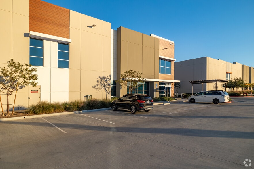 16021-16041 Euclid Ave, Chino, CA for lease - Building Photo - Image 2 of 8