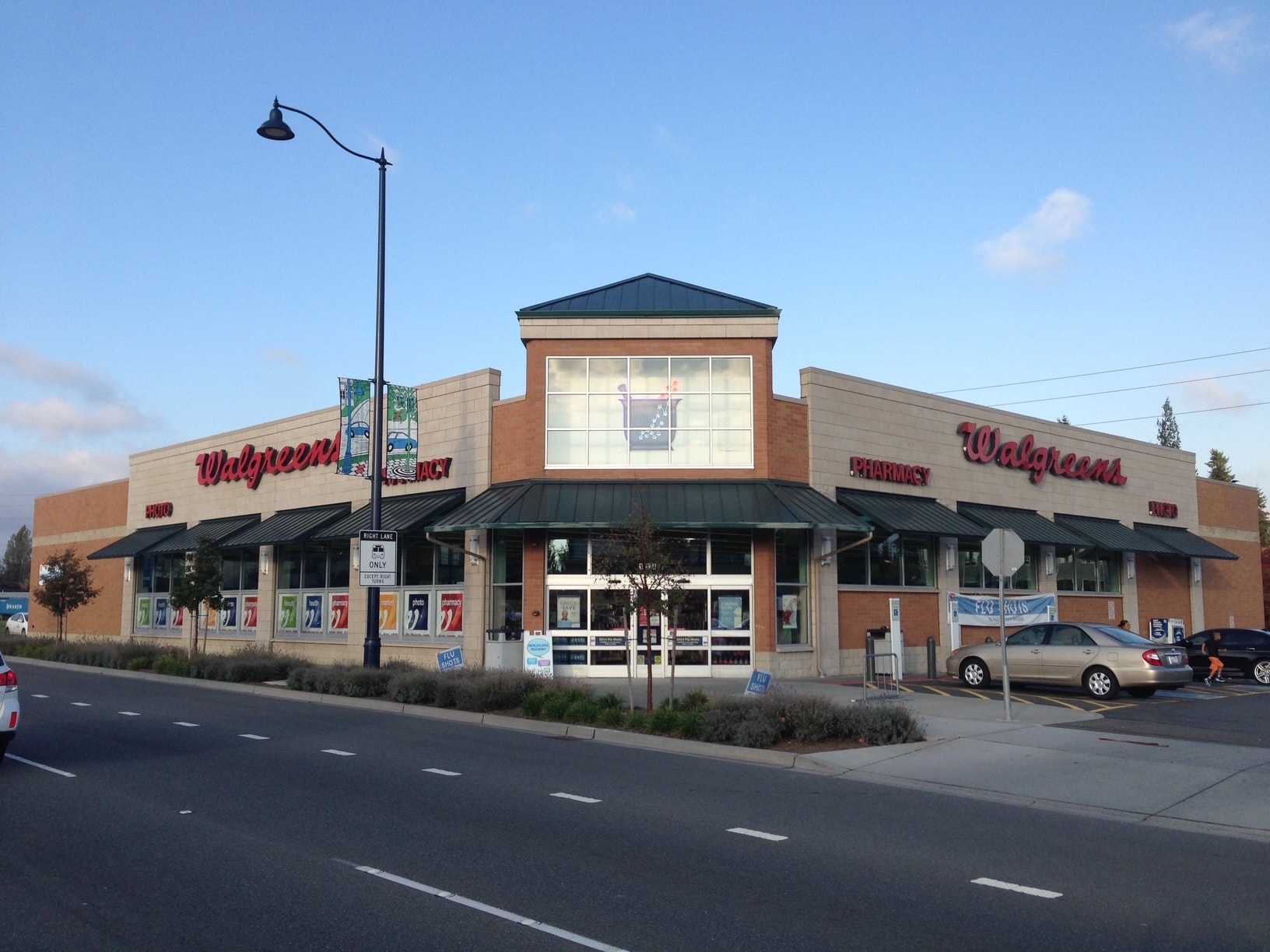 17524 Aurora Ave N, Shoreline, WA for sale Building Photo- Image 1 of 8