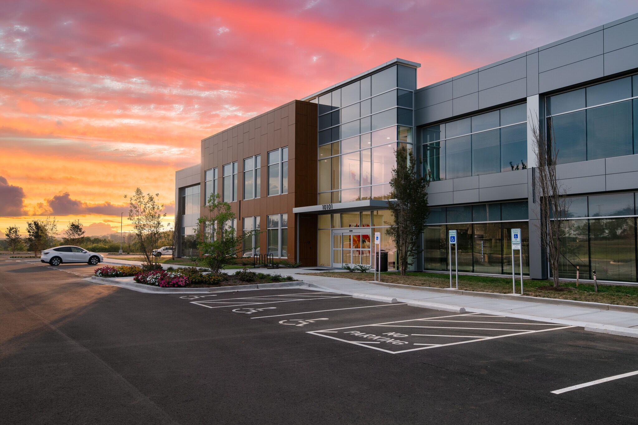 10101 Global Way, Knoxville, TN for lease Building Photo- Image 1 of 12