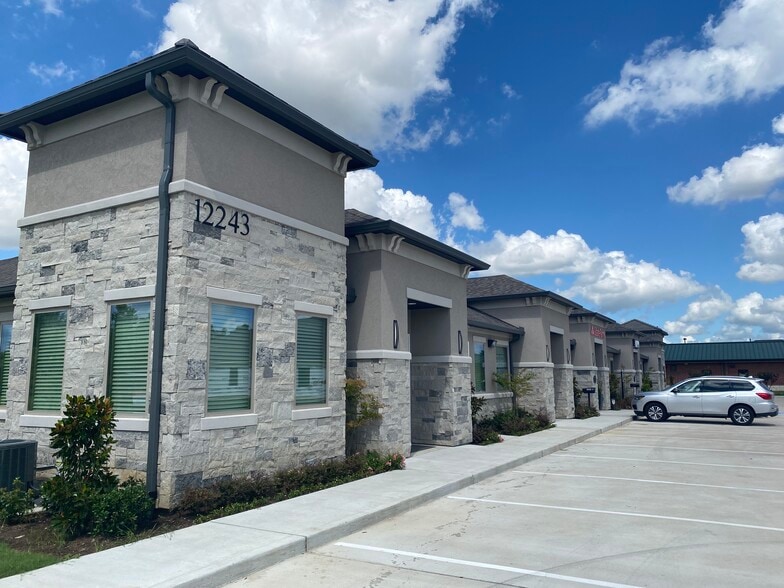 12243 Queenston Blvd, Houston, TX à vendre - Photo du bâtiment - Image 1 de 6
