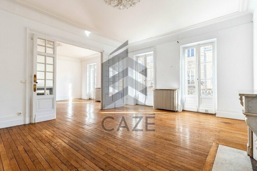 Office in Bordeaux for sale - Interior Photo - Image 2 of 10