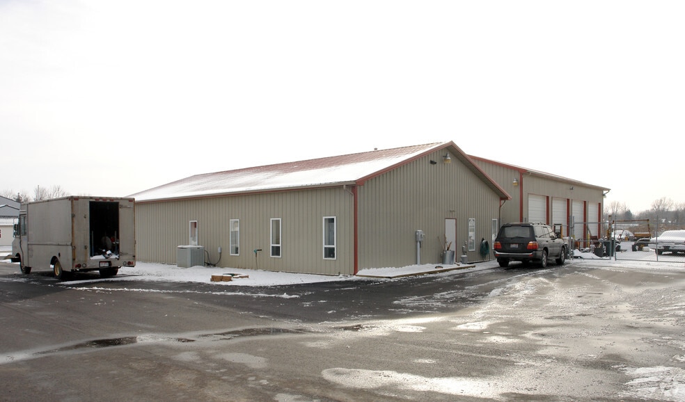 166 Humphries Dr, Reynoldsburg, OH for sale - Building Photo - Image 2 of 2