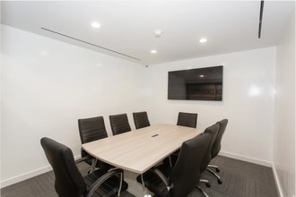 185 Great Neck Rd, Great Neck, NY for lease Interior Photo- Image 2 of 7