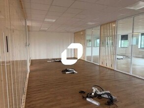 Office in SAINT-OUEN-L'AUMONE for lease Interior Photo- Image 1 of 5