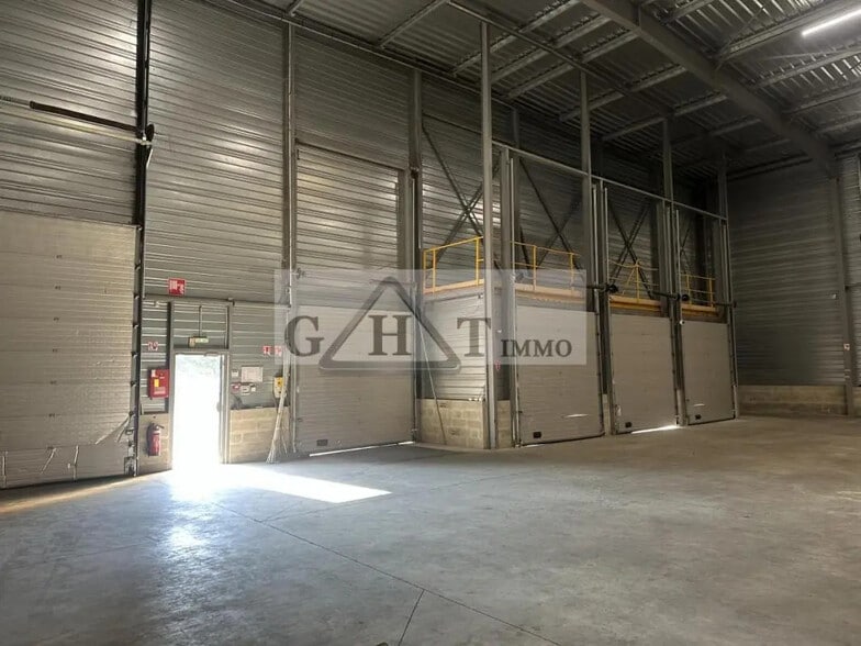 Office in Vitry-sur-Seine for lease - Interior Photo - Image 2 of 4