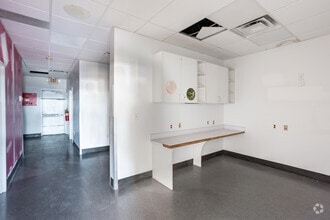 100 Spalding Square, Griffin, GA for lease Interior Photo- Image 2 of 5