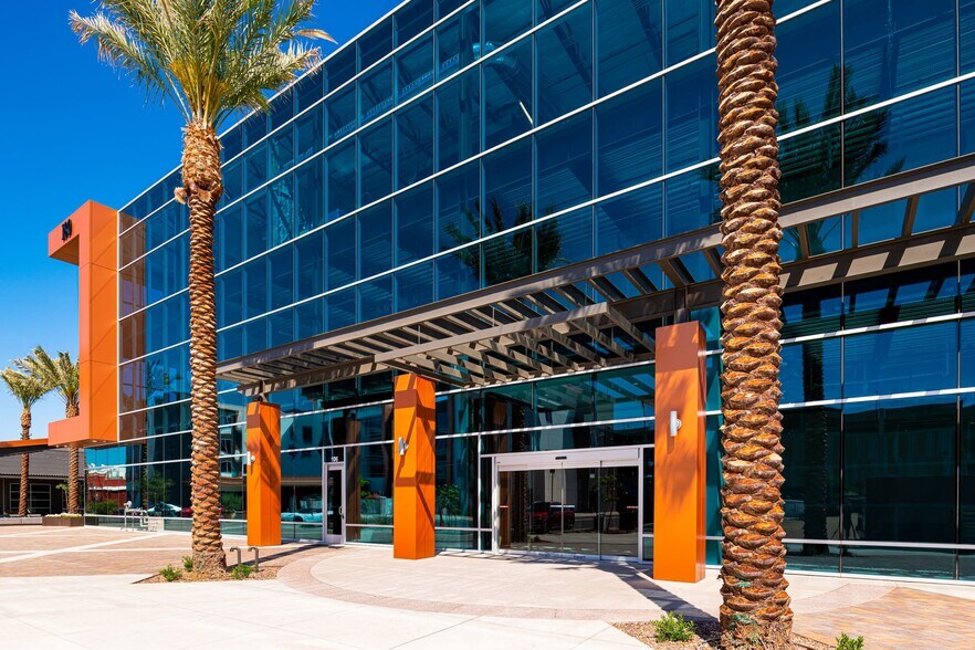 180 S Arizona Ave, Chandler, AZ à louer - Photo du bâtiment - Image 2 de 7