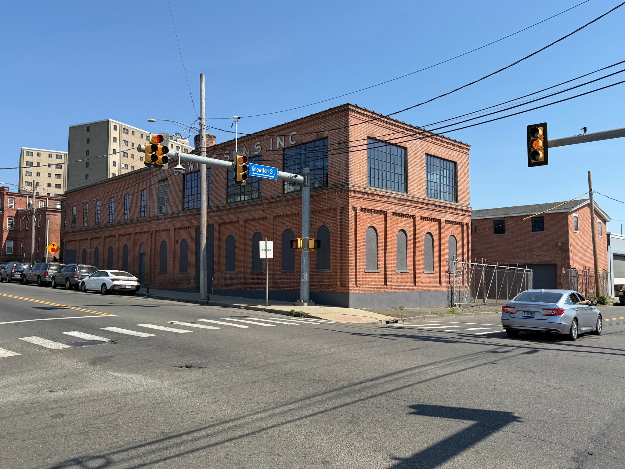 310 E Washington Ave, Bridgeport, CT for lease Interior Photo- Image 1 of 4