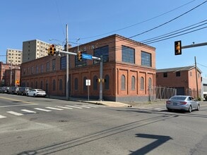310 E Washington Ave, Bridgeport, CT for lease Interior Photo- Image 1 of 4