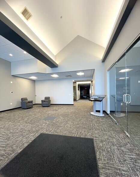20855 Kensington Blvd, Lakeville, MN à louer - Photo du bâtiment - Image 2 de 19