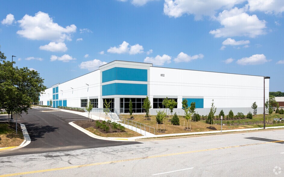 852 International Dr, Linthicum, MD for lease - Primary Photo - Image 1 of 9