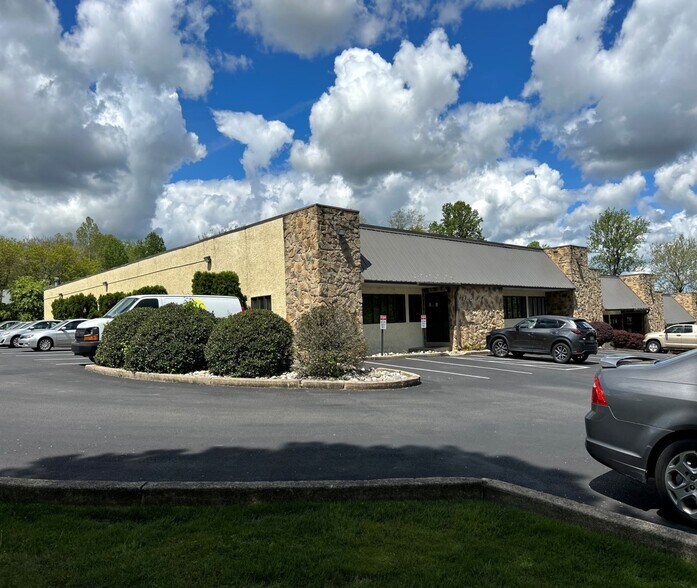 37 Industrial Blvd, Paoli, PA for sale - Building Photo - Image 3 of 27