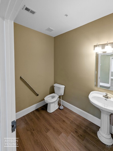 318 Creekstone Rdg, Woodstock, GA for lease - Interior Photo - Image 2 of 8