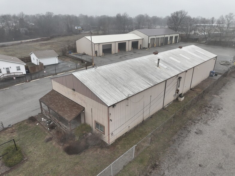 916 Tonsor Rd, Alton, IL for sale - Matterport Community - Image 3 of 28