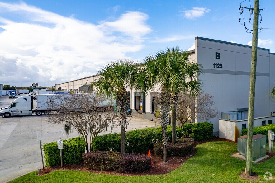 1125 Gills Dr, Orlando, FL à louer - Photo du bâtiment - Image 2 de 5