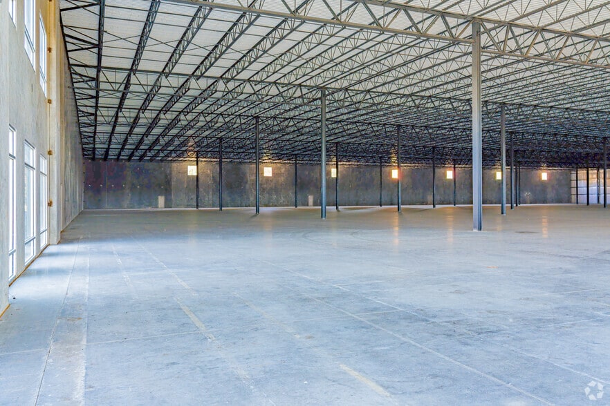 6000 Enterprise Park Dr, Sanford, NC for sale - Interior Photo - Image 2 of 32