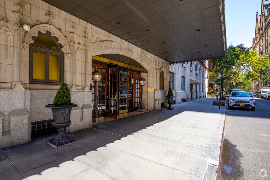 23 W 73rd St, New York, NY for lease - Building Photo - Image 3 of 7