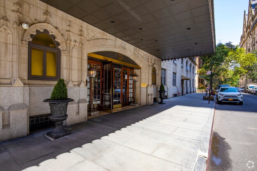 23 W 73rd St, New York, NY à louer - Photo du bâtiment - Image 3 de 7