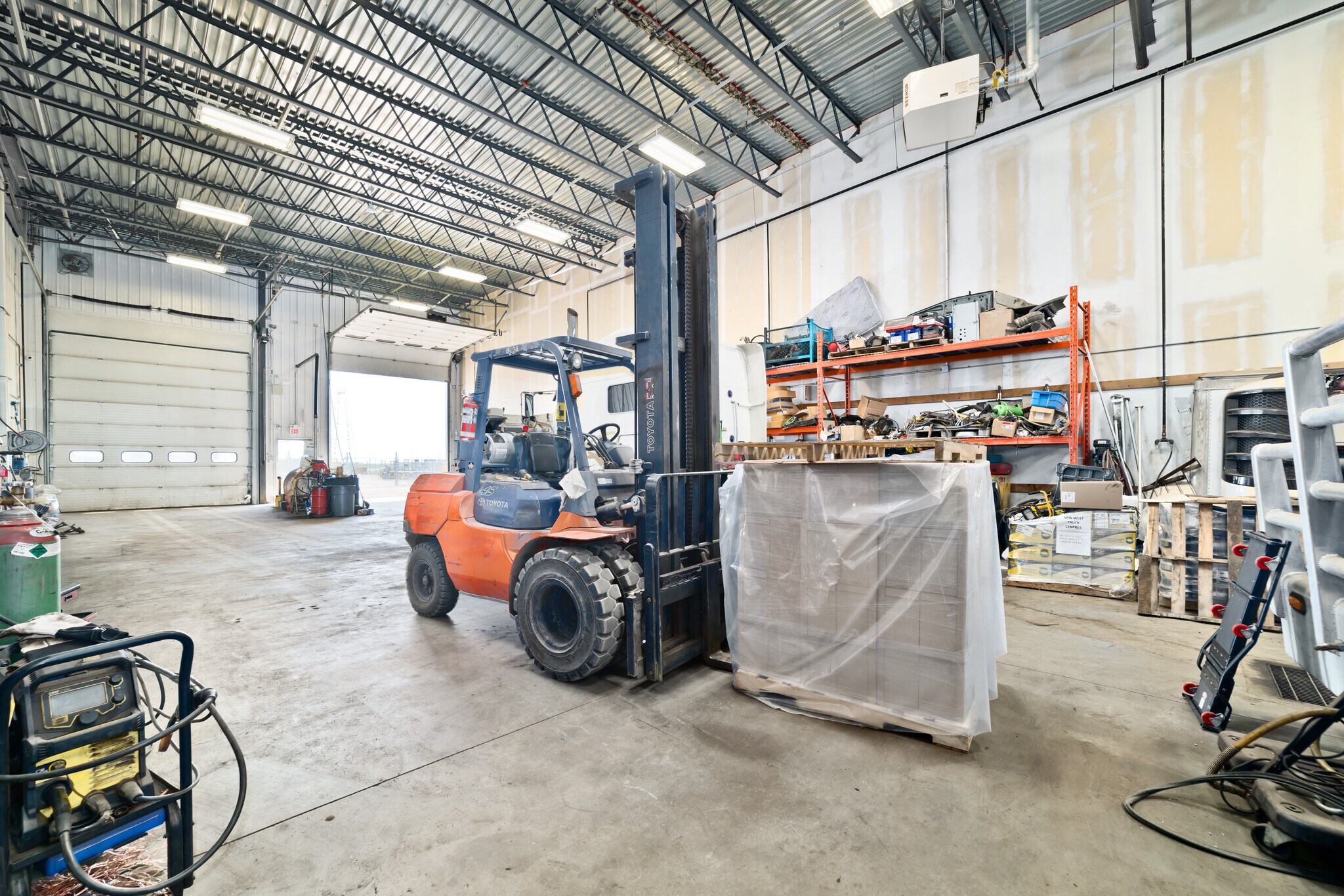 9510 Endeavor Dr SE, Calgary, AB for sale Interior Photo- Image 1 of 1