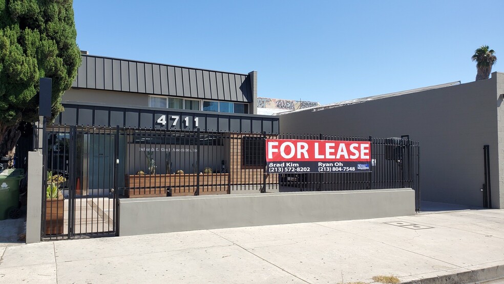 4711 Oakwood Ave, Los Angeles, CA for lease - Building Photo - Image 2 of 22