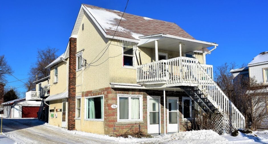 711 Rue Jacques-Cartier, Gatineau, QC for sale Primary Photo- Image 1 of 1