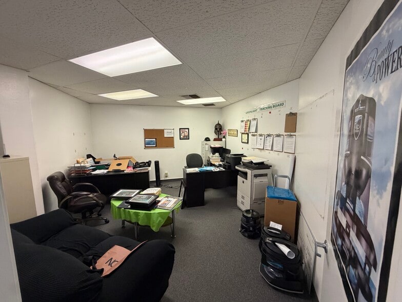 17520-17538 Studebaker Rd, Cerritos, CA for lease - Building Photo - Image 3 of 7